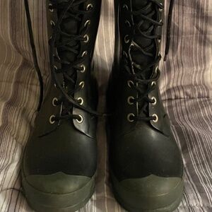 Hunter high laced rain boots